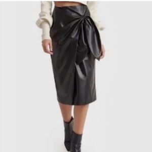 Elegant Choosy Black Faux Leather Pencil Skirt. This Is A Gorgeous